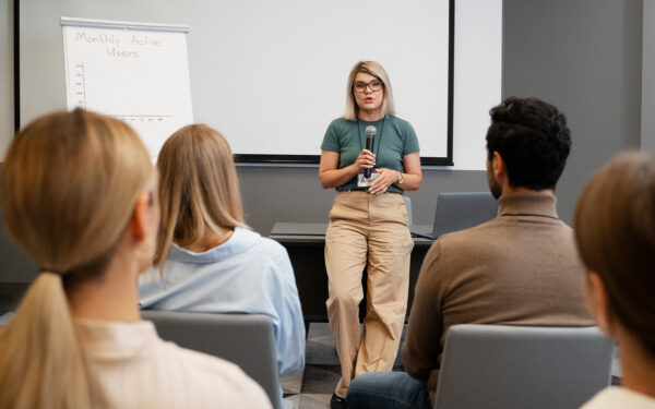 TALLER DE HABILIDADES DE COMUNICACIÓN EFECTIVA PARA HABLAR EN PÚBLICO