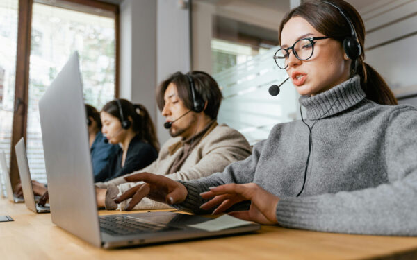 SERVICIO AL CLIENTE APLICANDO INTELIGENCIA EMOCIONAL Y ASERTIVIDAD